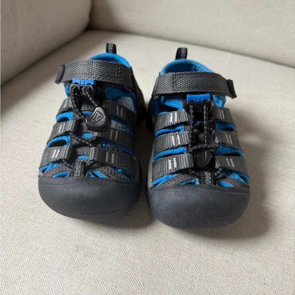 KEEN Unisex-Child Newport H2 Closed Toe Sandals. Toddler/little kid size 8